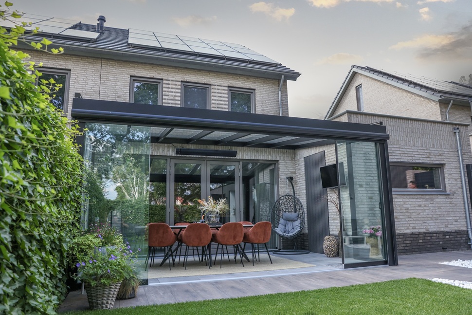 veranda met glasdak en schuifwanden